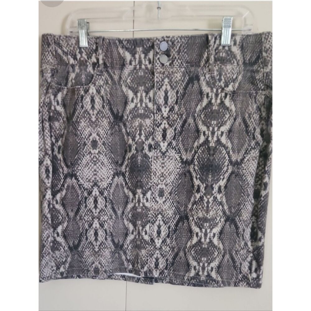 K18 Apt 9 Snake Print Gray Mini Skirt-Mid Rise Stretch Magic Waistband NWT